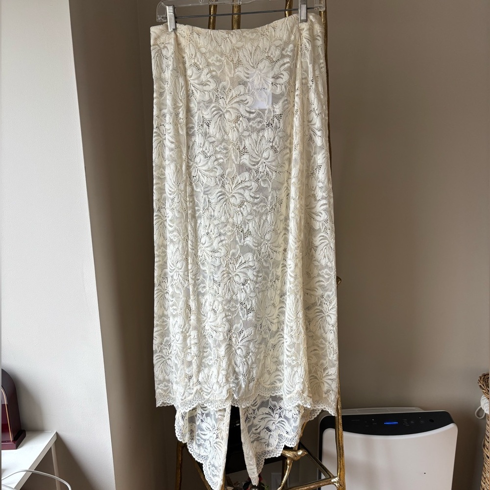 NWT, never worn, size 40 Paco Rabanne ivory lace midi skirt with liner.
